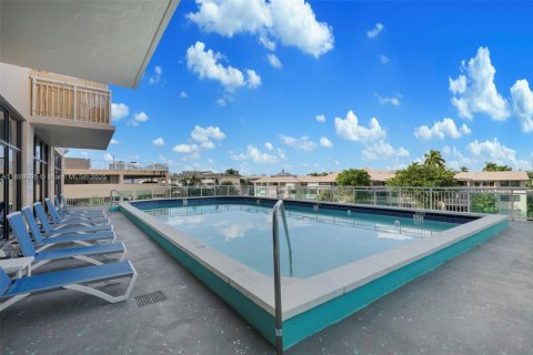 Copropriété à vendre à Hallandale Beach, Floride: 2 chambres, 107.02 m2 № 1952525 - photo 23