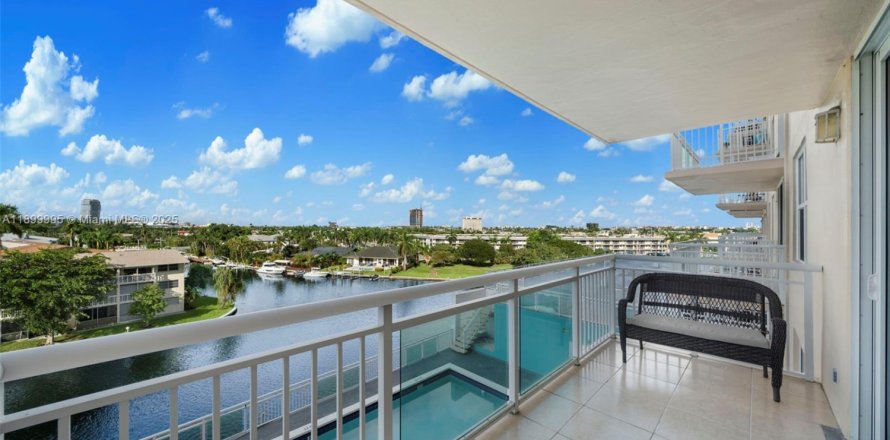 Condo à Hallandale Beach, Floride, 2 chambres  № 1952525