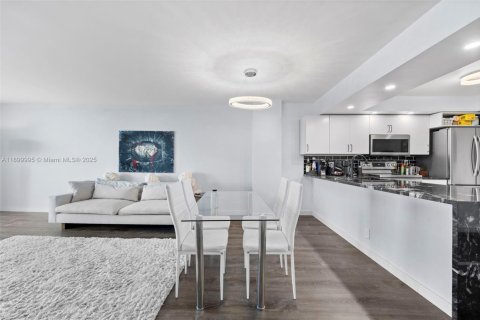 Copropriété à vendre à Hallandale Beach, Floride: 2 chambres, 107.02 m2 № 1952525 - photo 5