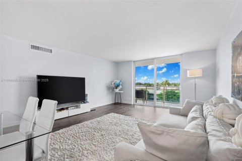 Copropriété à vendre à Hallandale Beach, Floride: 2 chambres, 107.02 m2 № 1952525 - photo 8