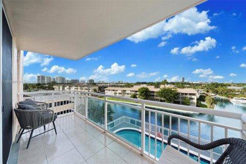 Copropriété à vendre à Hallandale Beach, Floride: 2 chambres, 107.02 m2 № 1952525 - photo 21