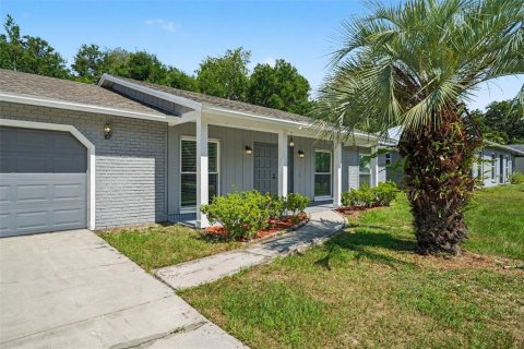 House in Brandon, Florida 3 bedrooms, 131.27 sq.m. № 2156614 - photo 2