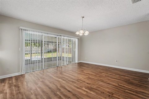 House in Brandon, Florida 3 bedrooms, 131.27 sq.m. № 2156614 - photo 9