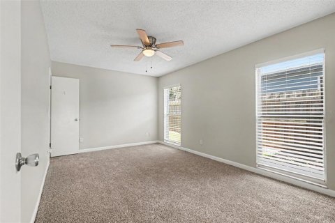 House in Brandon, Florida 3 bedrooms, 131.27 sq.m. № 2156614 - photo 10