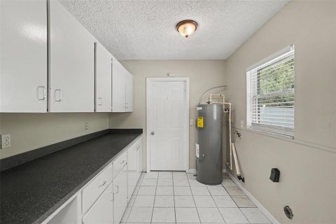 House in Brandon, Florida 3 bedrooms, 131.27 sq.m. № 2156614 - photo 13