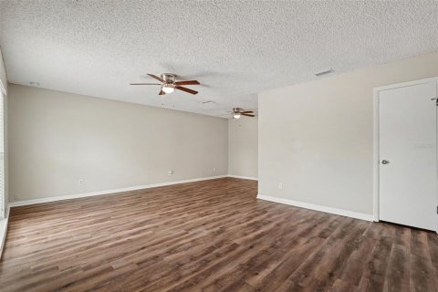 House in Brandon, Florida 3 bedrooms, 131.27 sq.m. № 2156614 - photo 8