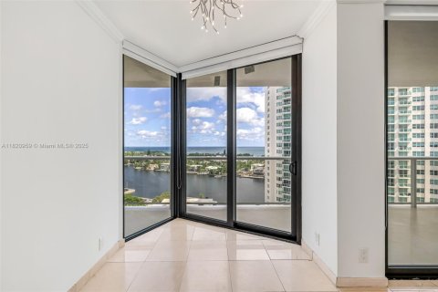 Condominio en venta en Aventura, Florida, 2 dormitorios, 144.93 m2 № 2243907 - foto 19