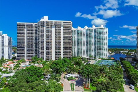 Condominio en venta en Aventura, Florida, 2 dormitorios, 144.93 m2 № 2243907 - foto 3