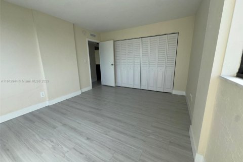 Copropriété à louer à Miami, Floride: 2 chambres, 64.94 m2 № 1839526 - photo 12