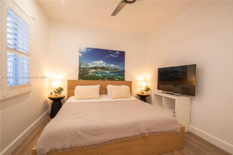 House in Miami, Florida 4 bedrooms, 214.14 sq.m. № 1821811 - photo 14