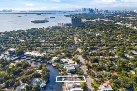 House in Miami, Florida 4 bedrooms, 214.14 sq.m. № 1821811 - photo 5