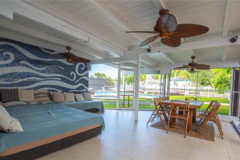 House in Miami, Florida 4 bedrooms, 214.14 sq.m. № 1821811 - photo 9