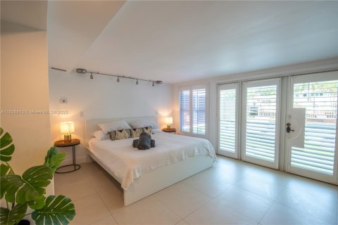 House in Miami, Florida 4 bedrooms, 214.14 sq.m. № 1821811 - photo 11