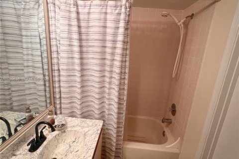 Купить кондоминиум в Дирфилд-Бич, Флорида 2 спальни, 106.84м2, № 2051674 - фото 20