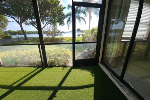 Купить кондоминиум в Дирфилд-Бич, Флорида 2 спальни, 106.84м2, № 2051674 - фото 9