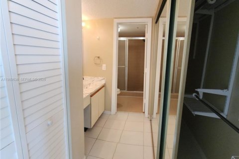 Купить кондоминиум в Дирфилд-Бич, Флорида 2 спальни, 106.84м2, № 2051674 - фото 14