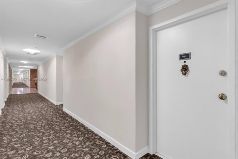 Снять в аренду кондоминиум в Корал-Гейблс, Флорида 41.81м2, № 2060854 - фото 2