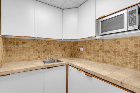 Снять в аренду кондоминиум в Корал-Гейблс, Флорида 41.81м2, № 2060854 - фото 6