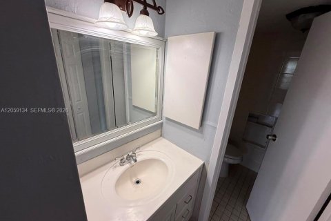 Copropriété à louer à Hialeah, Floride: 2 chambres, 79.15 m2 № 2169325 - photo 6