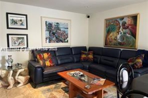 Снять в аренду кондоминиум в Авентура, Флорида 1 спальня, 86.03м2, № 1952846 - фото 2