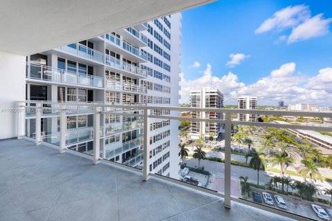 Condo in Hallandale Beach, Florida, 1 bedroom  № 1967401 - photo 7