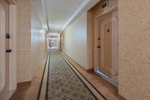 Condo in Hallandale Beach, Florida, 1 bedroom  № 1967401 - photo 13