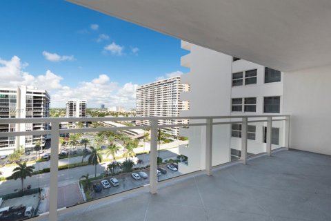 Condo in Hallandale Beach, Florida, 1 bedroom  № 1967401 - photo 3