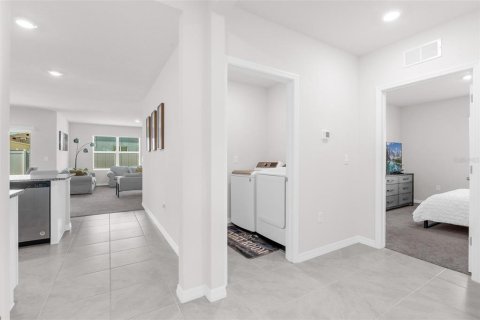 House in Haines City, Florida 4 bedrooms, 169.83 sq.m. № 2106144 - photo 10