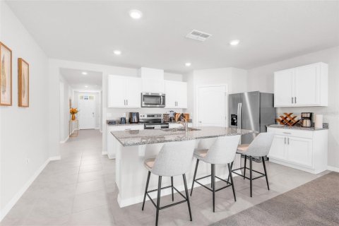 House in Haines City, Florida 4 bedrooms, 169.83 sq.m. № 2106144 - photo 8