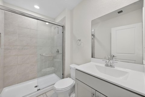 House in Florida City, Florida 5 bedrooms, 239.69 sq.m. № 2062751 - photo 16