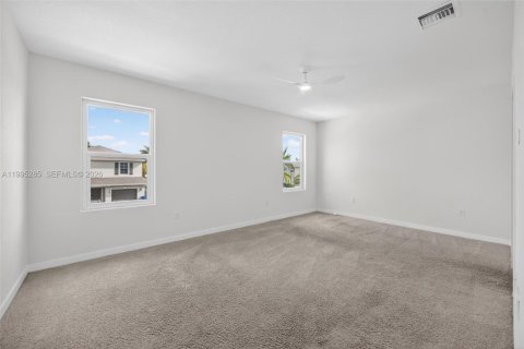 House in Florida City, Florida 5 bedrooms, 239.69 sq.m. № 2062751 - photo 28