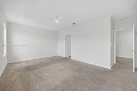 House in Florida City, Florida 5 bedrooms, 239.69 sq.m. № 2062751 - photo 30