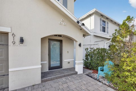 House in Florida City, Florida 5 bedrooms, 239.69 sq.m. № 2062751 - photo 4