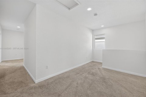 House in Florida City, Florida 5 bedrooms, 239.69 sq.m. № 2062751 - photo 26