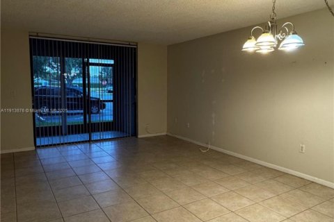 Condo in Miami, Florida, 1 bedroom  № 2035444 - photo 5