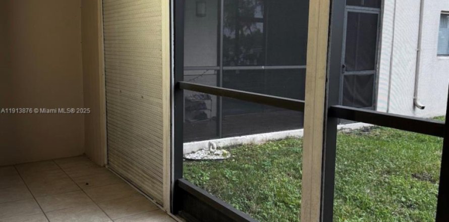 Condo in Miami, Florida, 1 bedroom  № 2035444