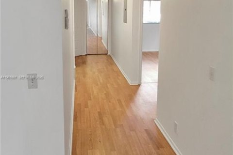 Copropriété à louer à Pembroke Pines, Floride: 2 chambres, 111.11 m2 № 1990667 - photo 9