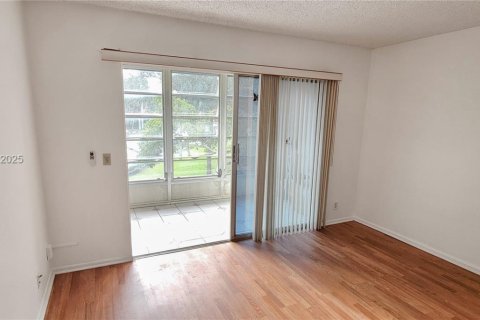 Copropriété à louer à Pembroke Pines, Floride: 2 chambres, 111.11 m2 № 1990667 - photo 6