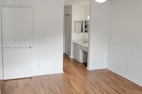 Copropriété à louer à Pembroke Pines, Floride: 2 chambres, 111.11 m2 № 1990667 - photo 1