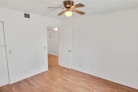 Copropriété à louer à Pembroke Pines, Floride: 2 chambres, 111.11 m2 № 1990667 - photo 5