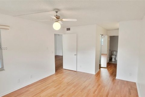 Copropriété à louer à Pembroke Pines, Floride: 2 chambres, 111.11 m2 № 1990667 - photo 3