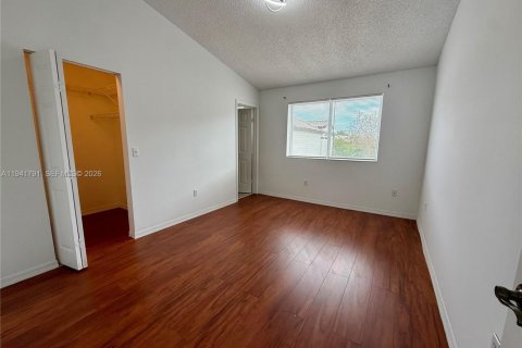 Townhouse in Homestead, Florida 2 bedrooms, 127.28 sq.m. № 1998962 - photo 13