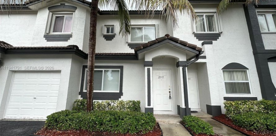 Townhouse in Homestead, Florida 2 bedrooms, 127.28 sq.m. № 1998962
