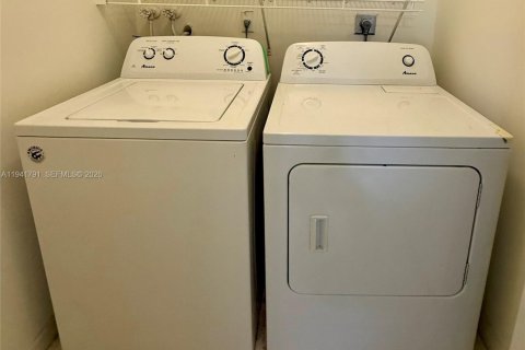 Townhouse in Homestead, Florida 2 bedrooms, 127.28 sq.m. № 1998962 - photo 19