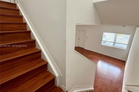 Townhouse in Homestead, Florida 2 bedrooms, 127.28 sq.m. № 1998962 - photo 9