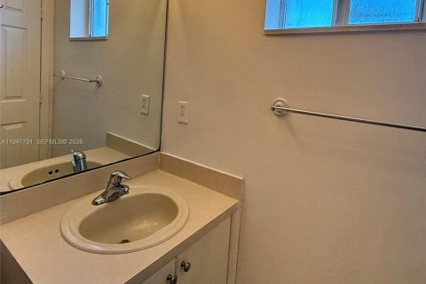 Townhouse in Homestead, Florida 2 bedrooms, 127.28 sq.m. № 1998962 - photo 18