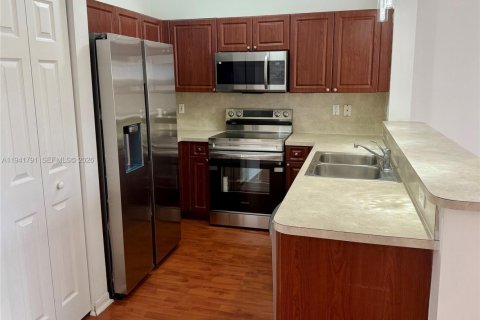 Townhouse in Homestead, Florida 2 bedrooms, 127.28 sq.m. № 1998962 - photo 4