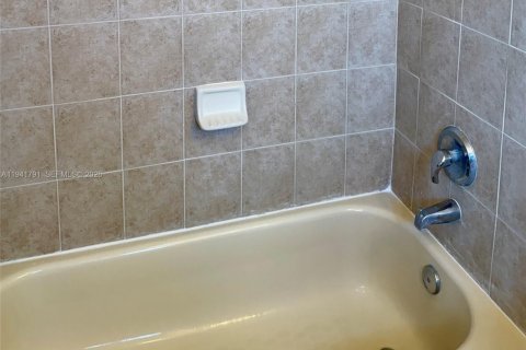 Townhouse in Homestead, Florida 2 bedrooms, 127.28 sq.m. № 1998962 - photo 17