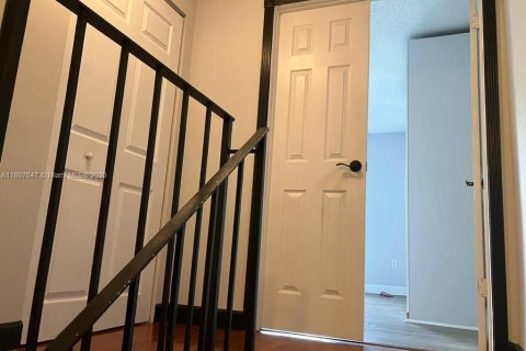 Condo in Miami, Florida, 1 bedroom  № 1762508 - photo 5