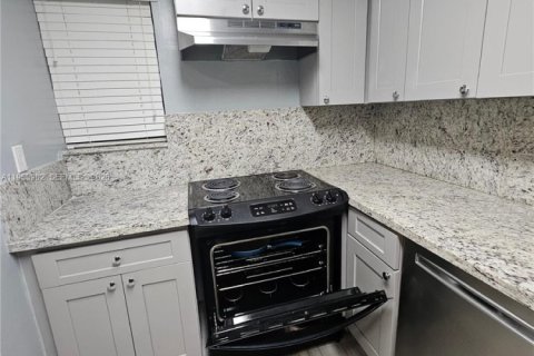 Снять в аренду кондоминиум в Хайалиа, Флорида 2 спальни, 121.61м2, № 2009934 - фото 8